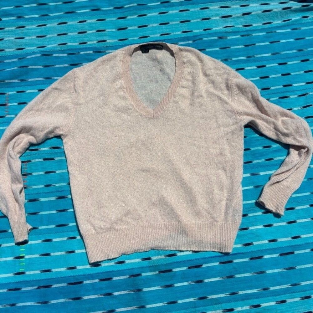 360 Cashmere Sweater Women Medium Baby Pink V-neck Quiet Luxury Lightweight